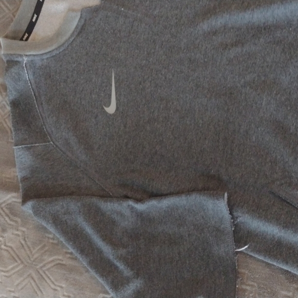 𝅺NIKE pullover - Picture 2 of 5